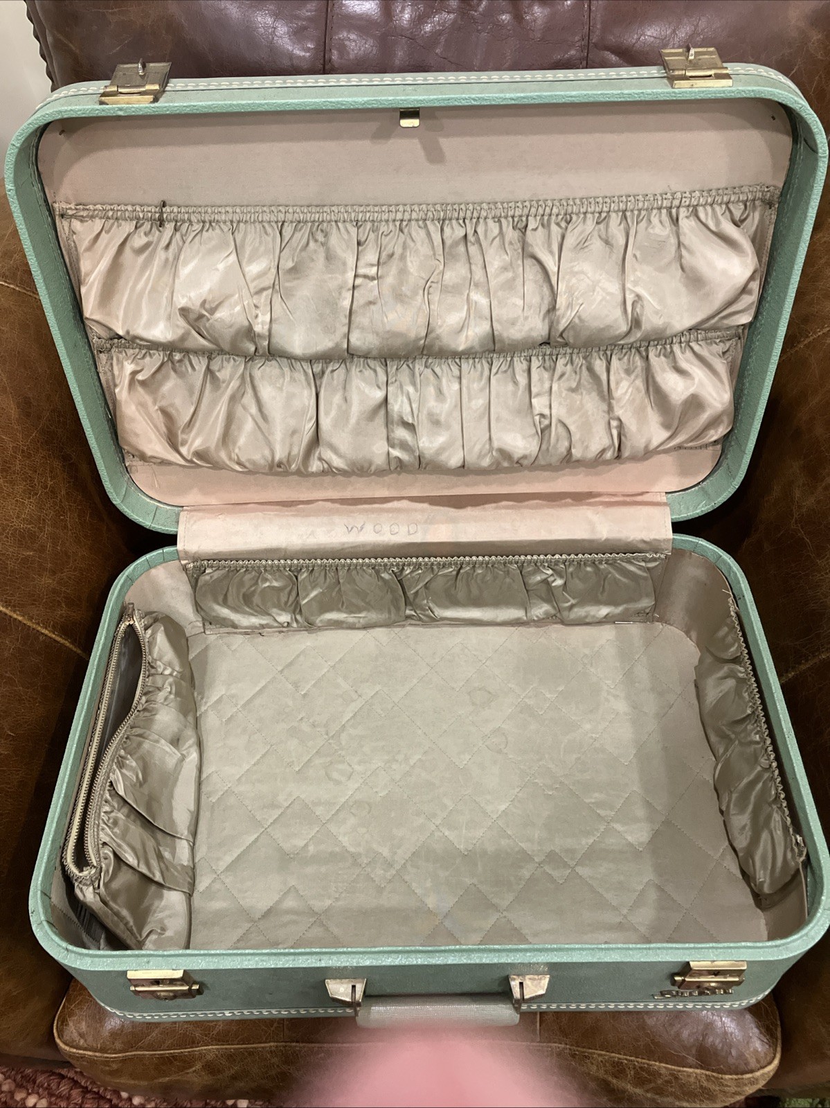 Vintage 1950s Starline Luggage Suitcase Green Brass Latches No Key 21”x14”x7”