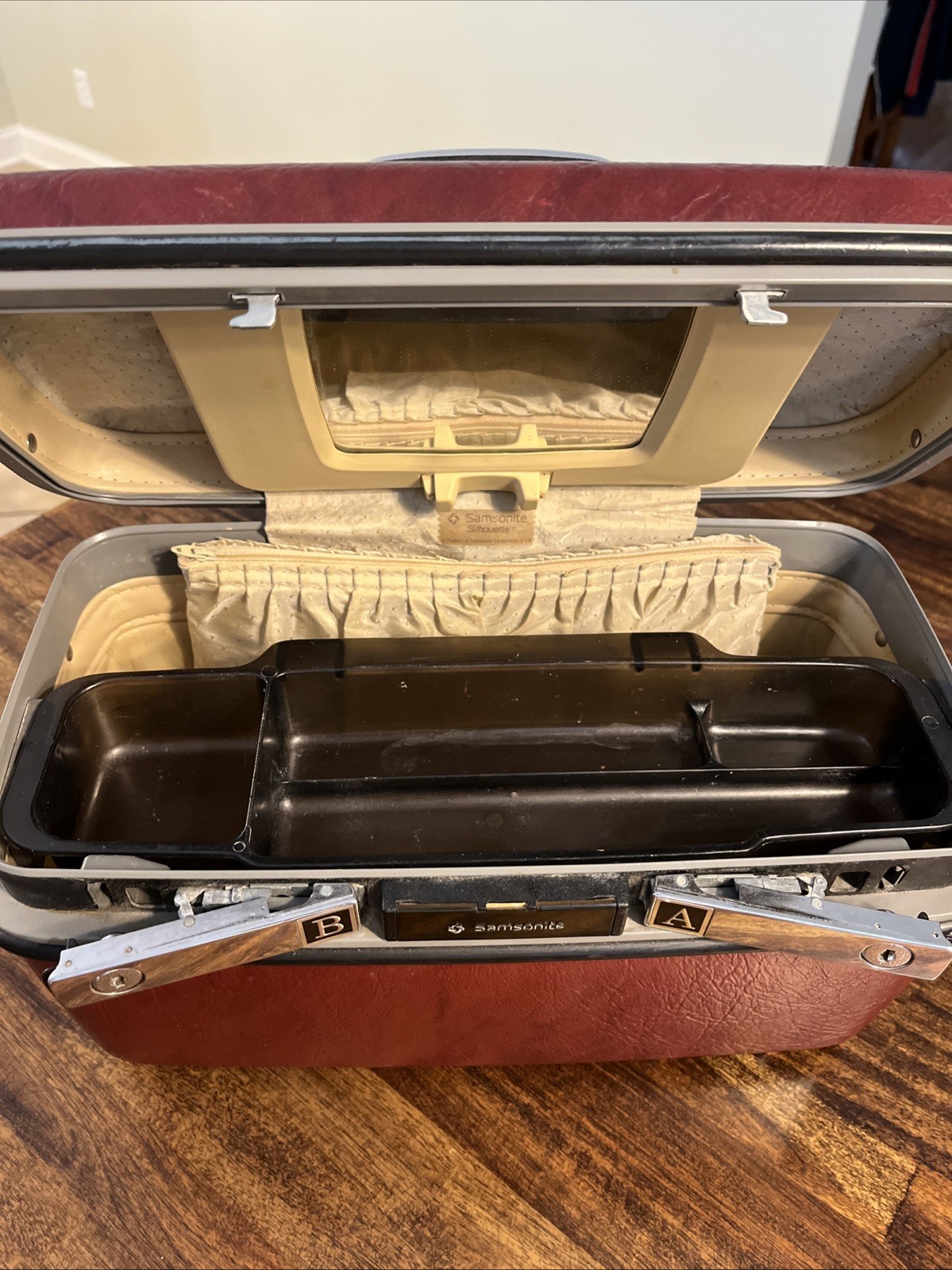 VTG Samsonite Travel Case Profile II Hard Burgundy Tray And Mirror No Keys