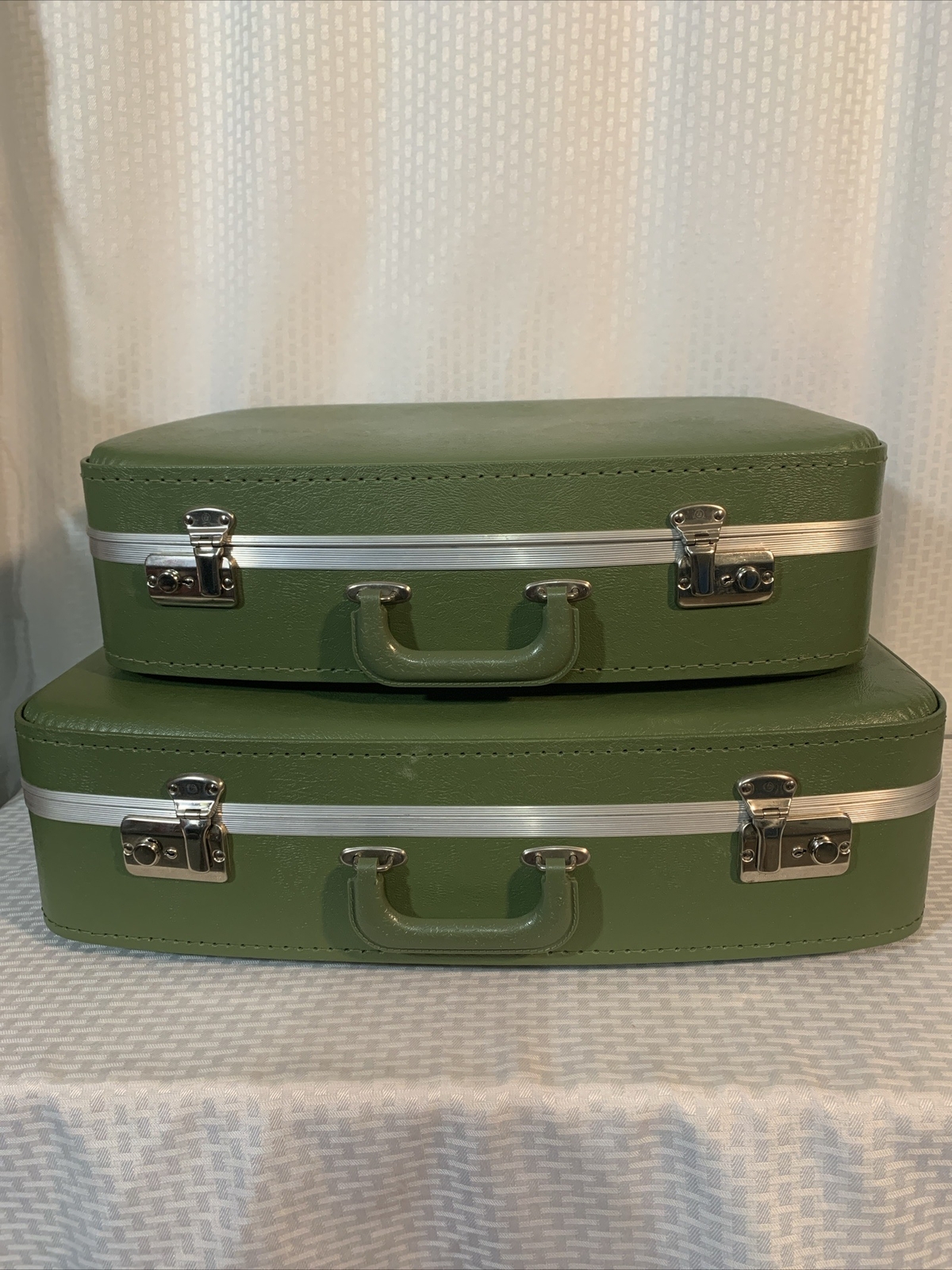 Vintage 2 Piece Train Case Avocado Green Suitcases 20.5” X 14” & 23.5” X 16”