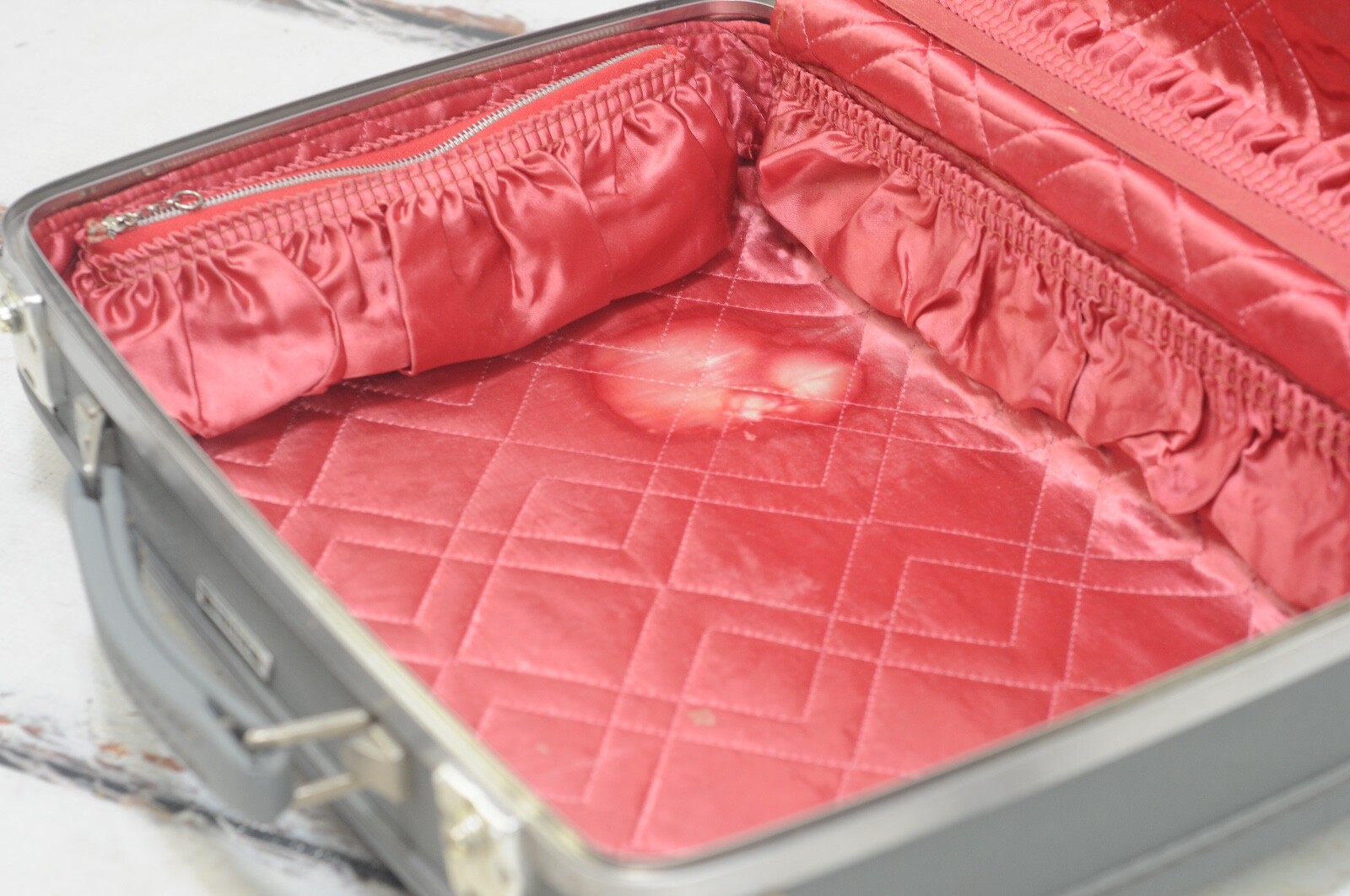 Vintage American Tourister Large Size Suitcase Luggage Medium Gray Pink Good Con