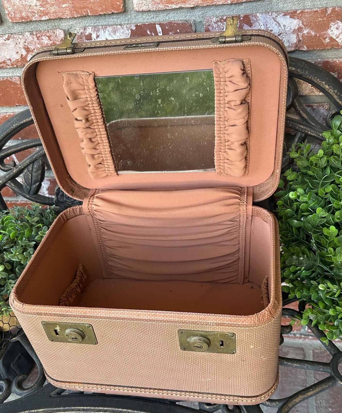 Vintage Amelia Earhart Train Case; Peach Tan; Drk Peach Int W/Mirror;Locks W/Key