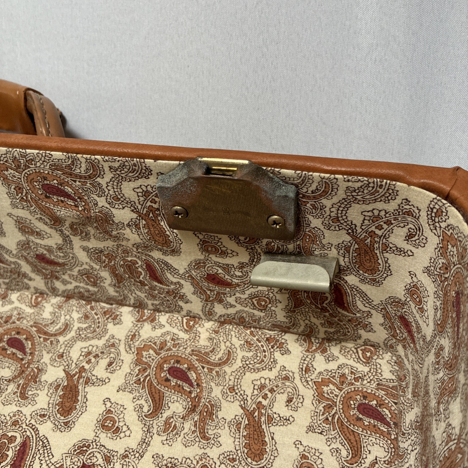Hartmann Belting Leather Suitcase Vtg Luggage Case Paisley 21″x12.5″x7″