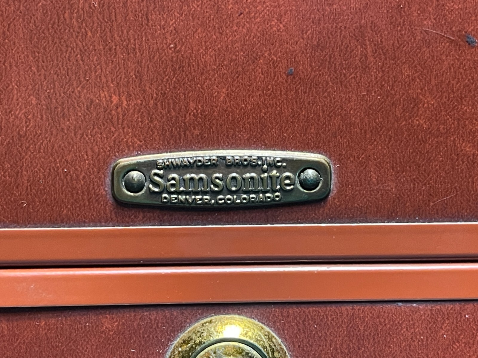VINTAGE Samsonite 4935 Faux Leather Suitcase Luggage Gently Used Almost Mint