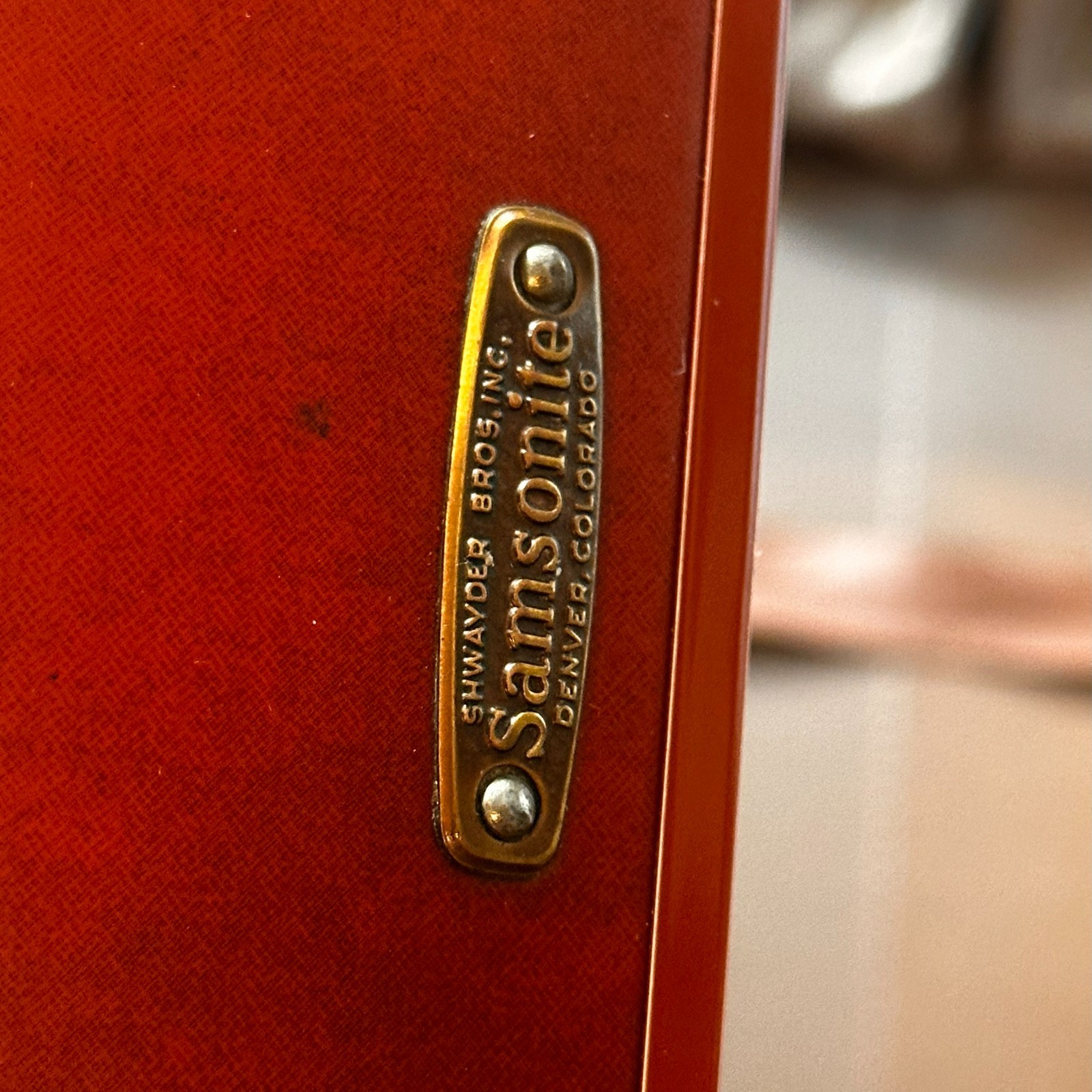 VTG Large 18×26″ Brown Leather Hard Side Suitcase Brass Latches NICE! Has No Key
