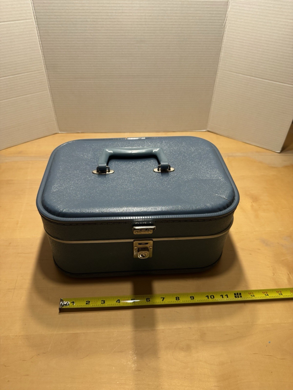 Vintage Blue Hard Shell Luggage Train Case Makeup Travel Case