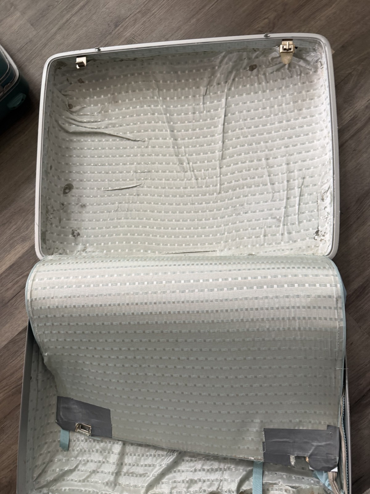 Set of 2 Sears Courier Case Luggage 26″ & 20″ Light Blue No Keys 1960’s 1970’s