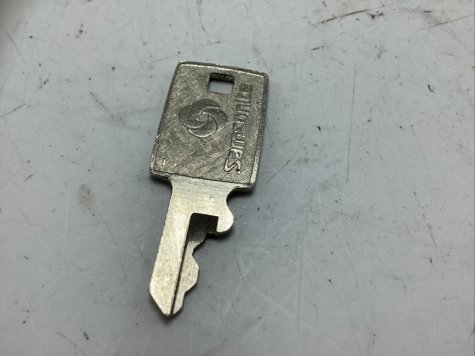Samsonite Luggage Replacement Key for Drawbolt Latches 170S