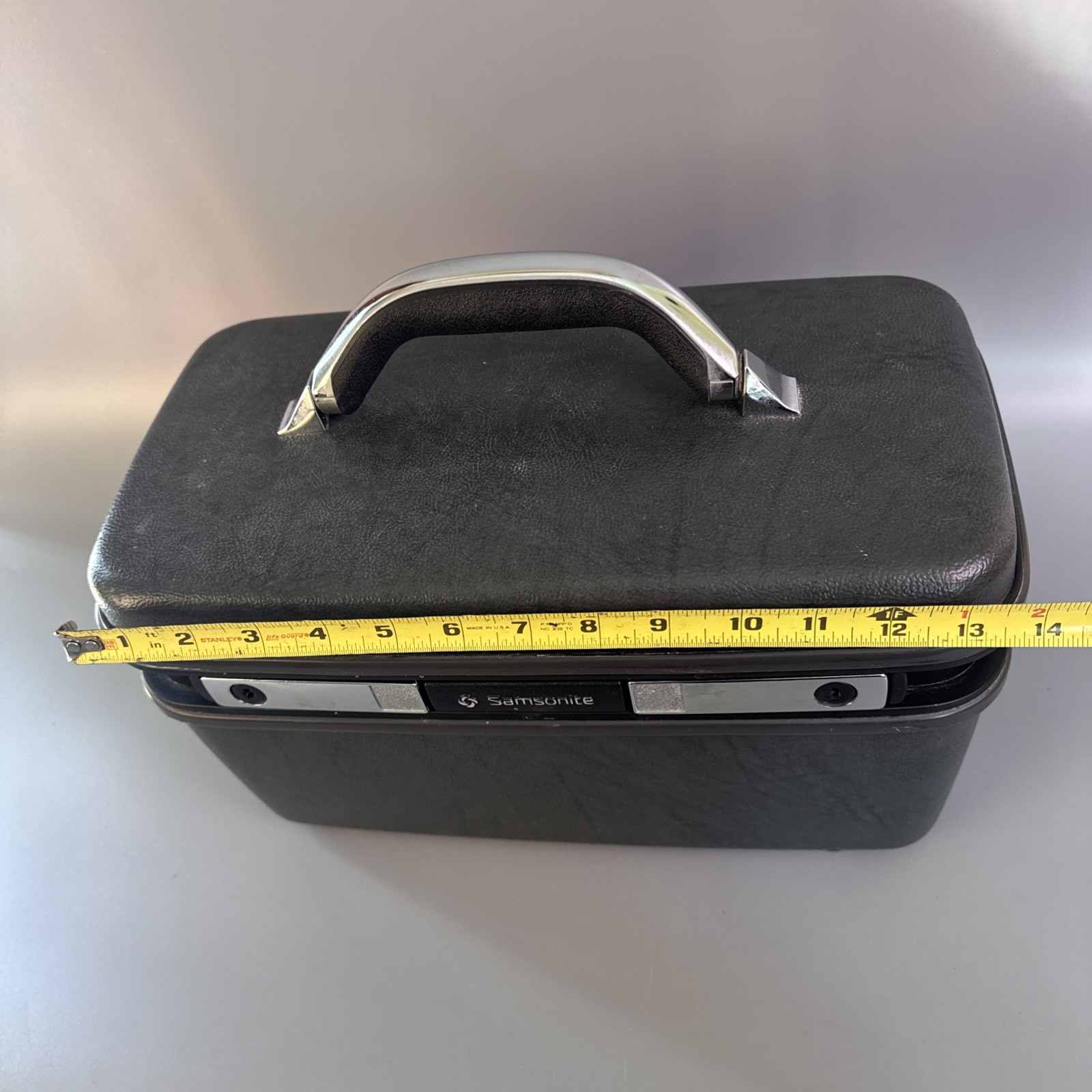 1987 Samsonite Silhouette 4 Hard Shell Gray Cosmetic Makeup Travel Train Case