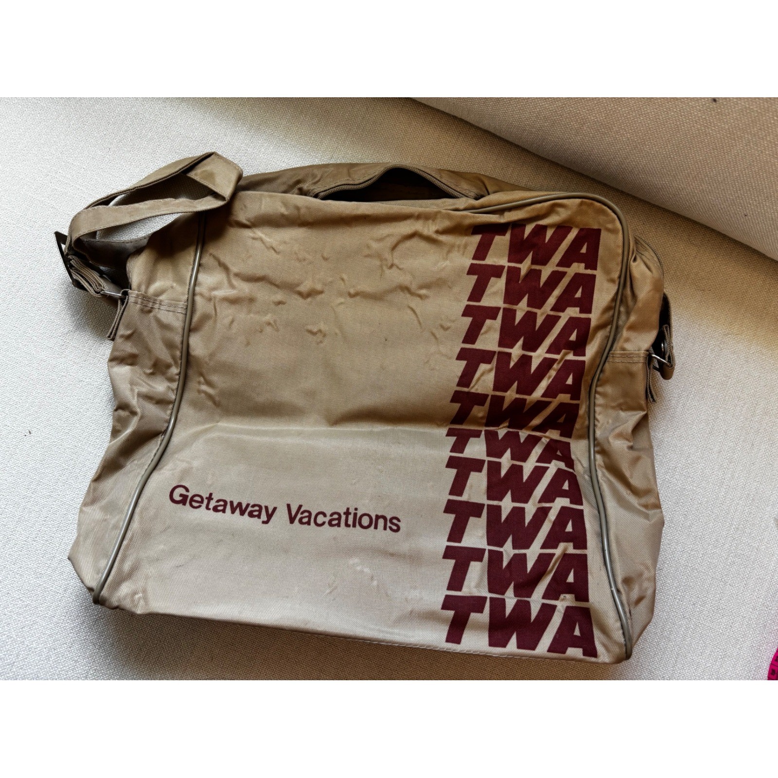Vintage TWA Getaway Vacations Flight Bag Tan Canvas Messenger Retro Airline 70s