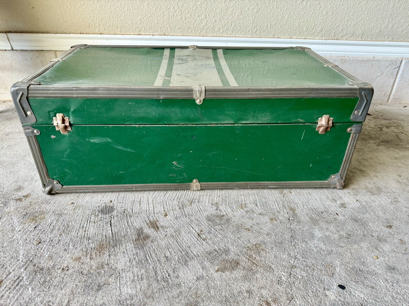 Retro Vintage Hardshell Travel Suitcase Aluminum Case 26x14x9.5