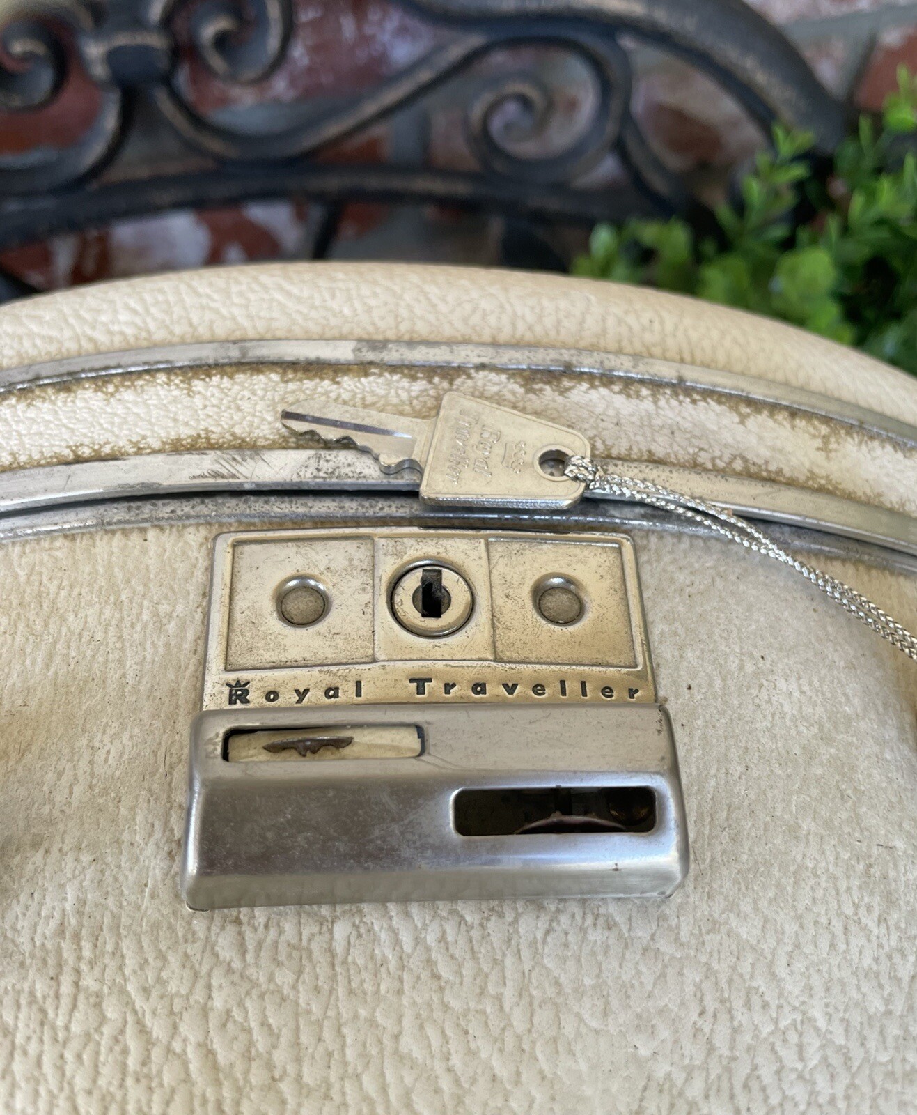 Vintage Royal Traveller Hat Box Luggage; Marbled Cream/Silk Interior;Locks W/Key