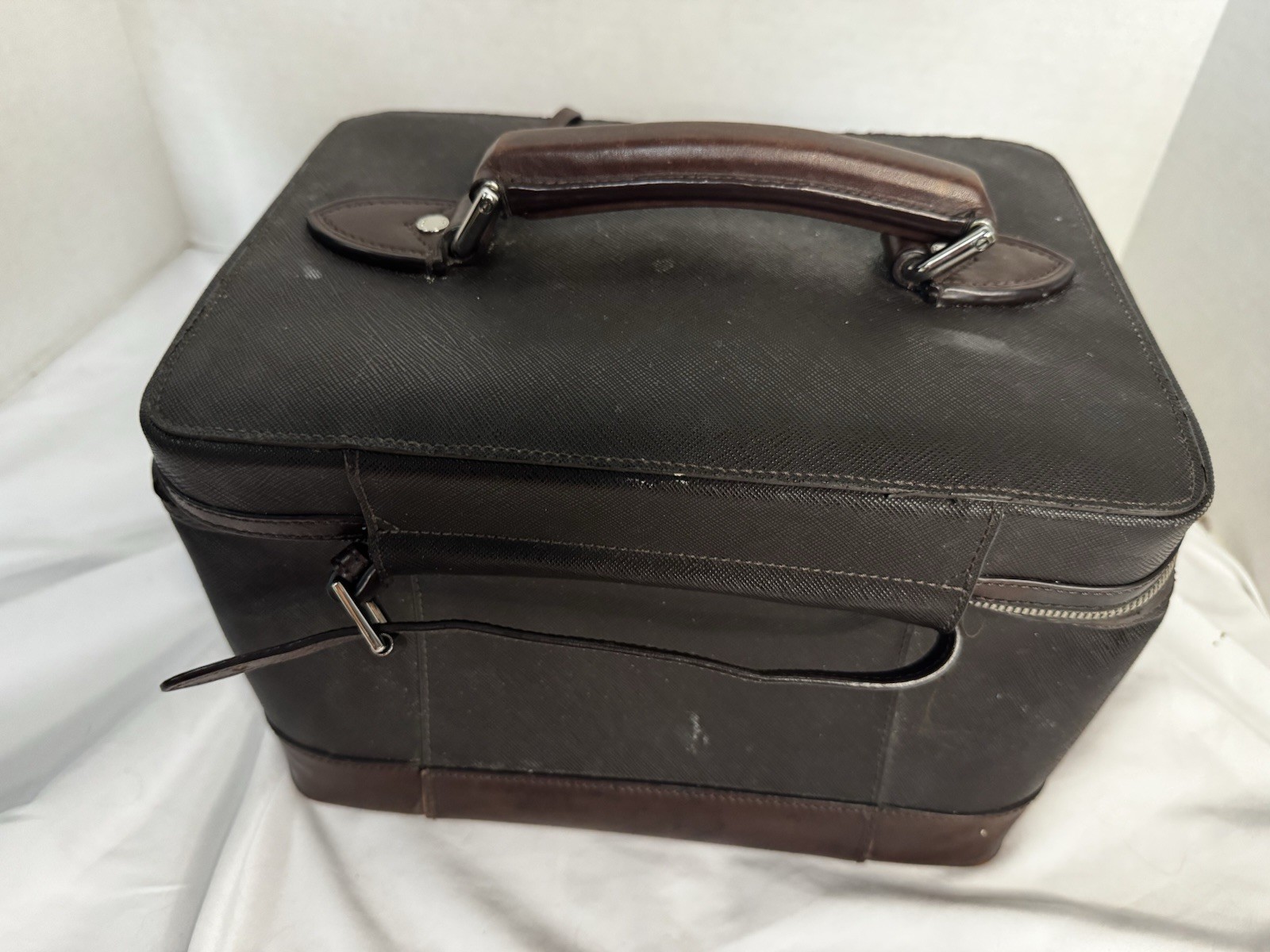 Authentic TUMI 73163B Brown Leather Travel Train Case
