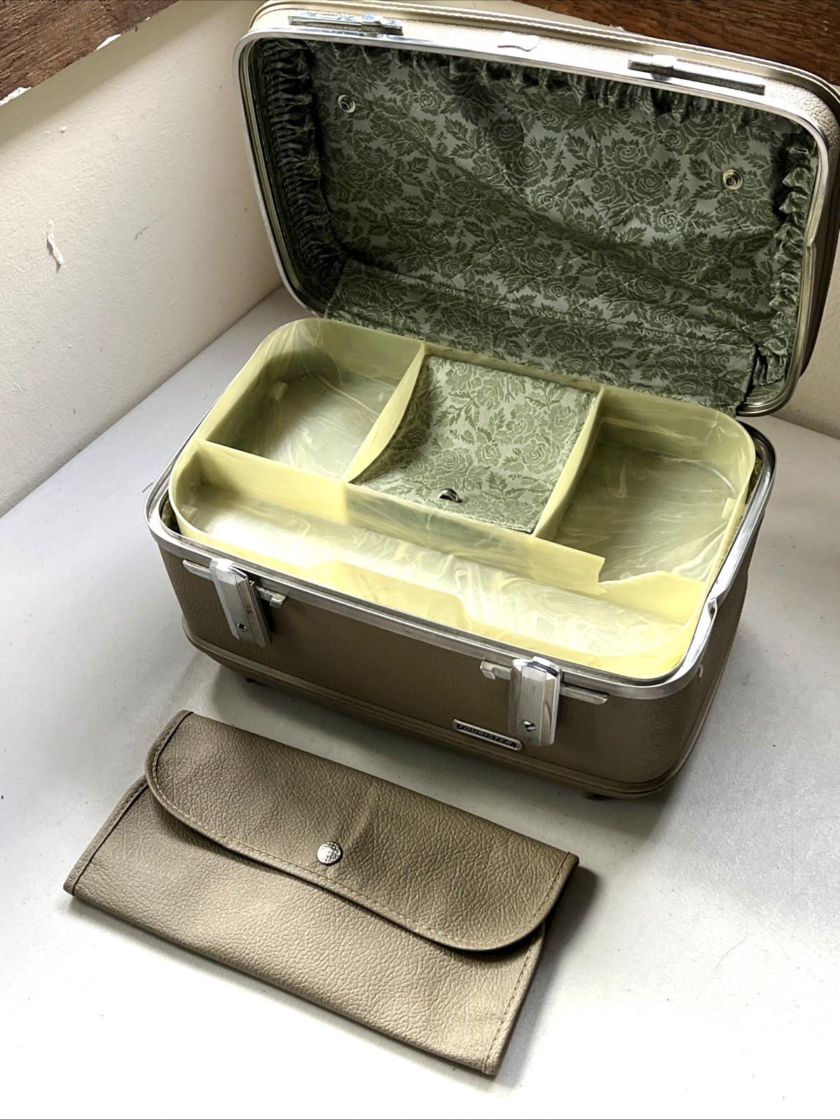 Vtg American Tourister Tiara Train Case Makeup Vanity Suitcase Green Lining