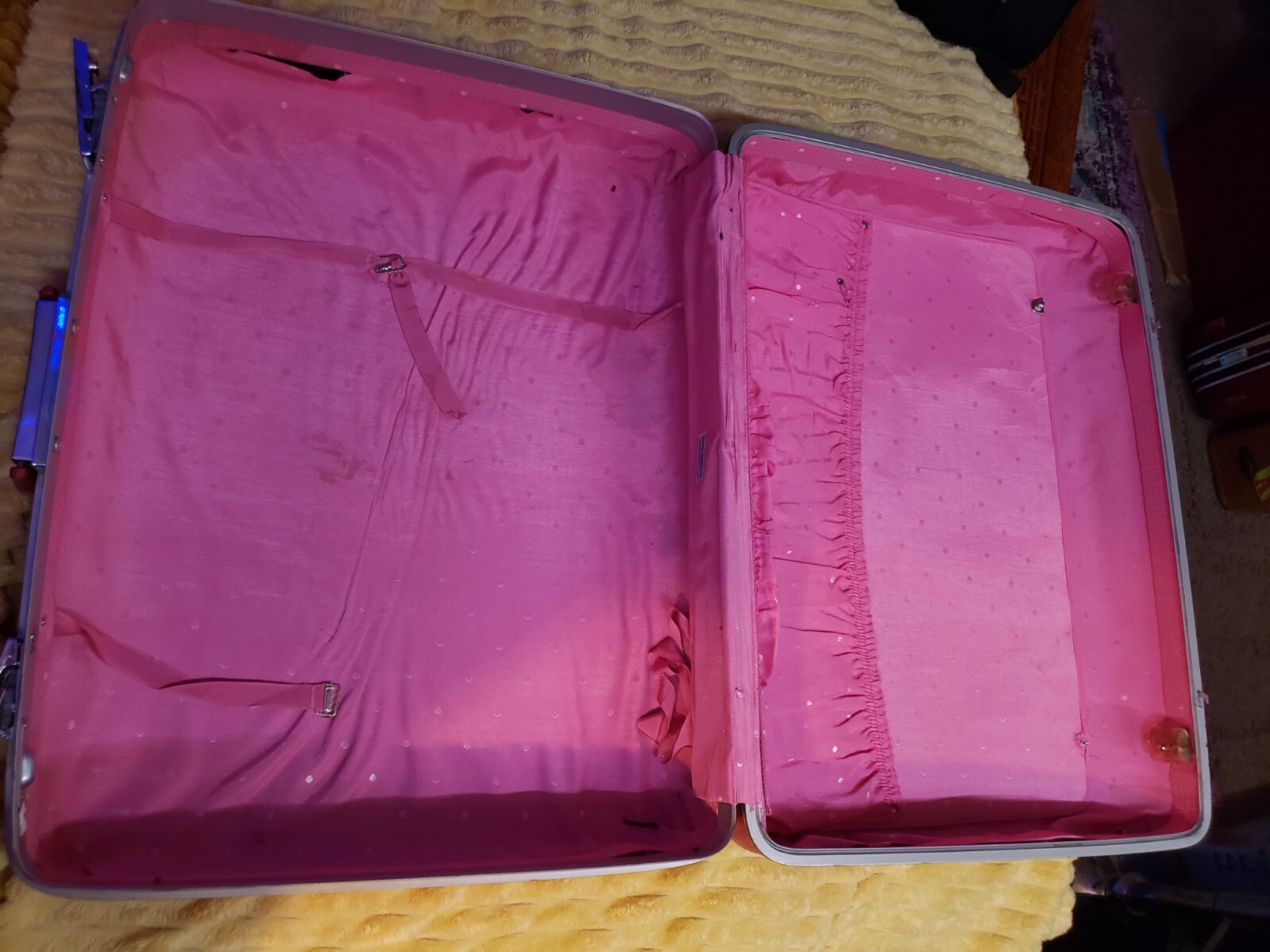 3 Piece Royal Traveler Red Vintage Suitcase Hardshell Set With Keys
