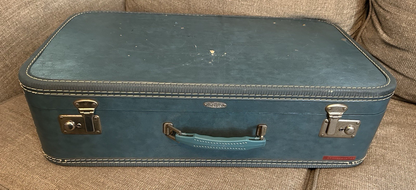 Vintage Royal Traveller Hard Sided Shell Suitcase Luggage Blue 23×18″ 1960’s