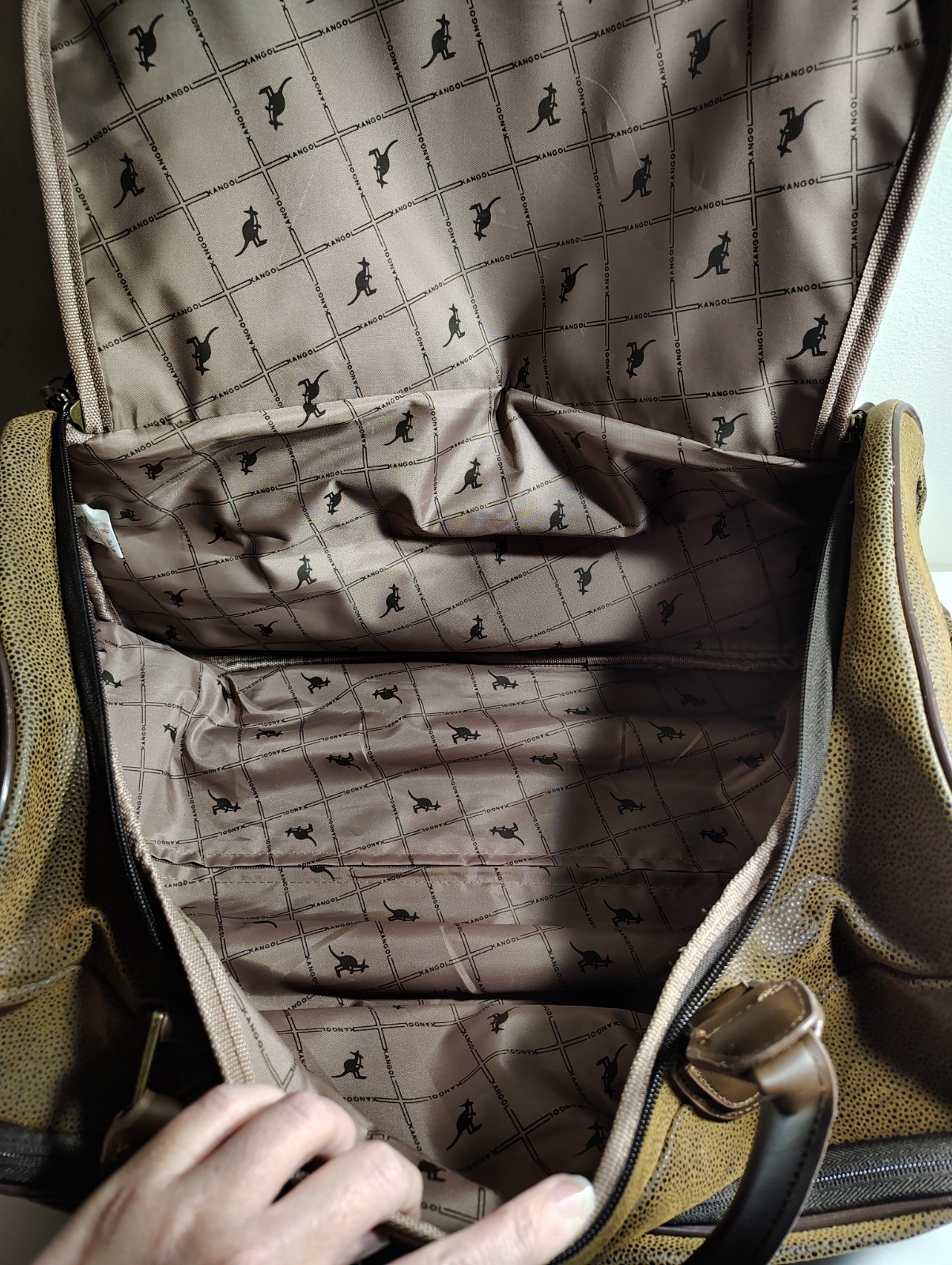 VTG Kangol Faux Suede Duffel Roller Bag Luggage Med-Large Brown Travel Weekend