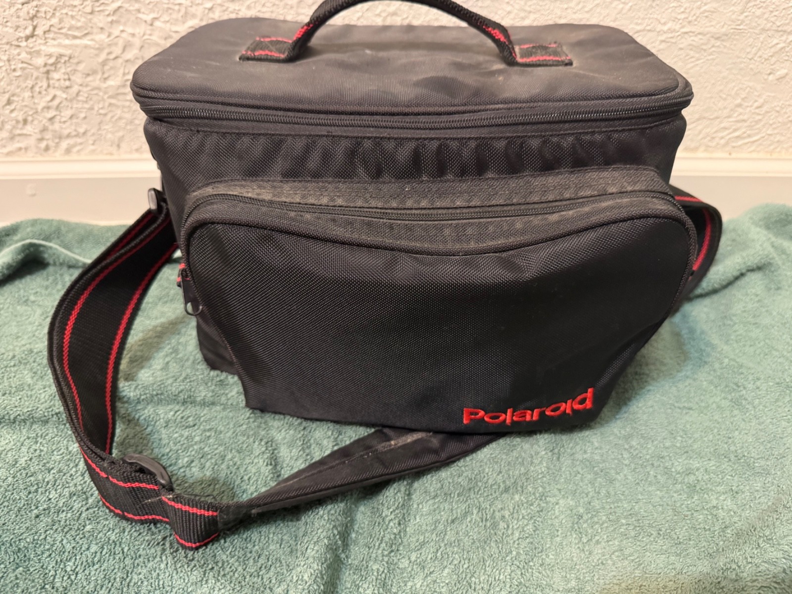 vintage polaroid starter bundle with black and red carrier case