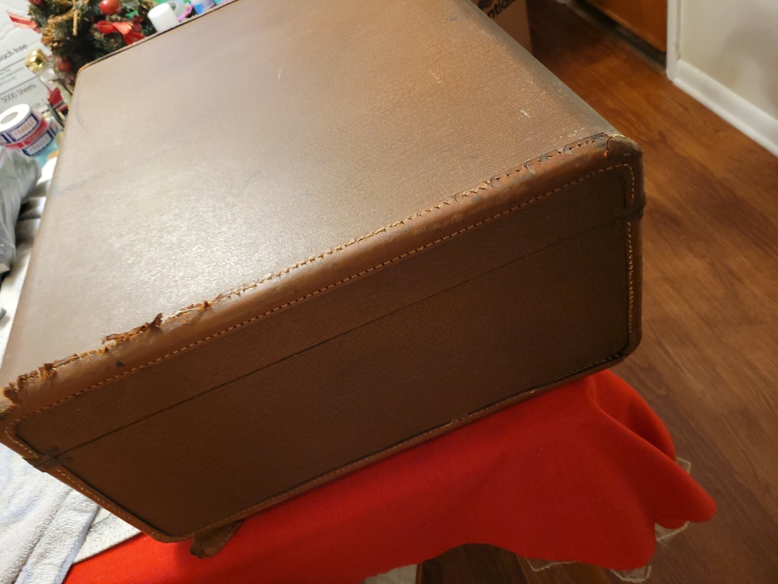 Vintage Suitcase Brown Leather read description