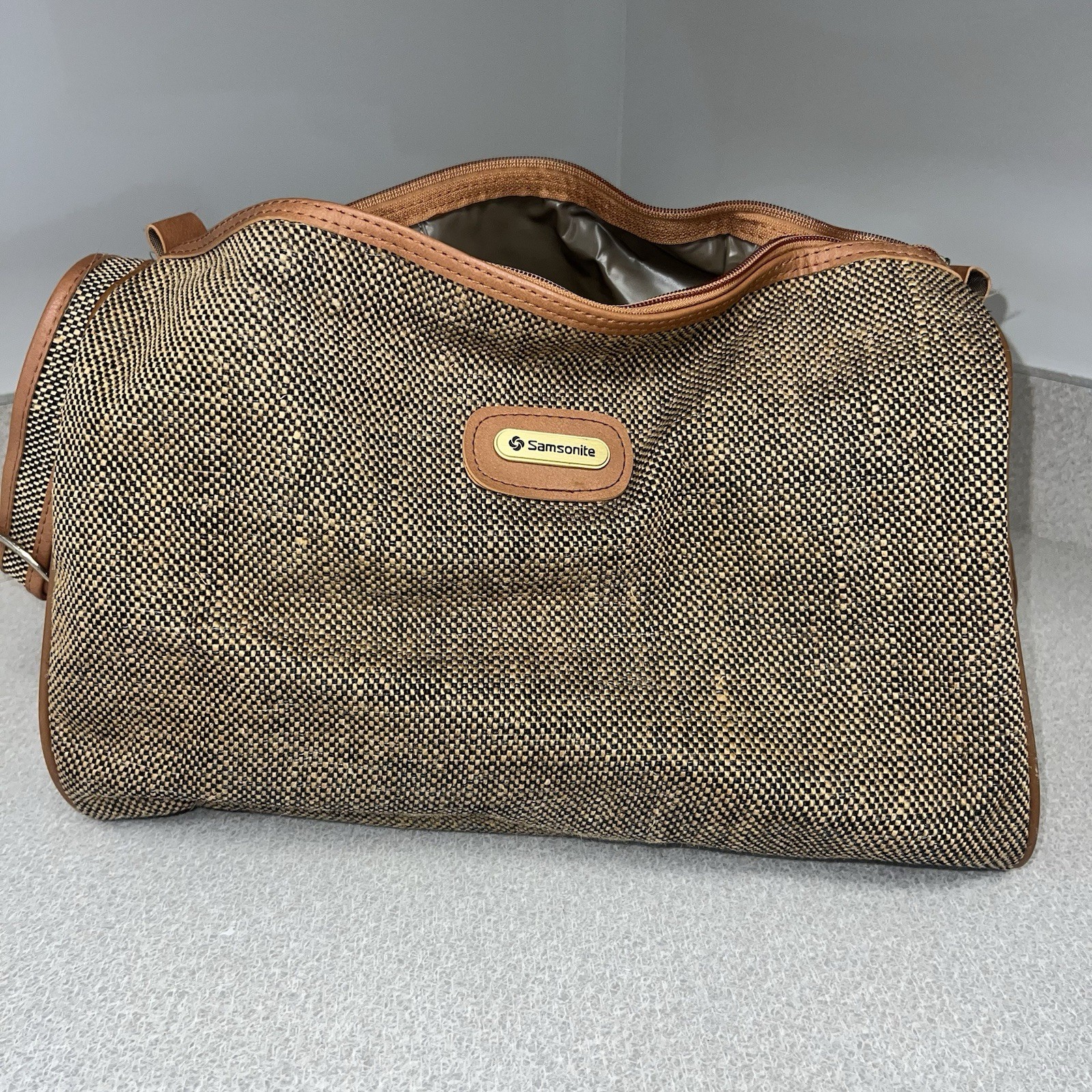 Samsonite VTG Sm Tweed Jute Duffle Carry On Weekender Bag