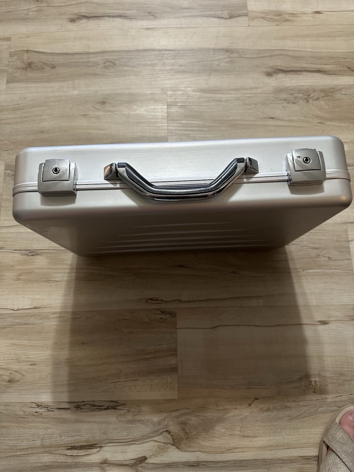 Used Aluminum Briefcase Silver Case 18x13x4