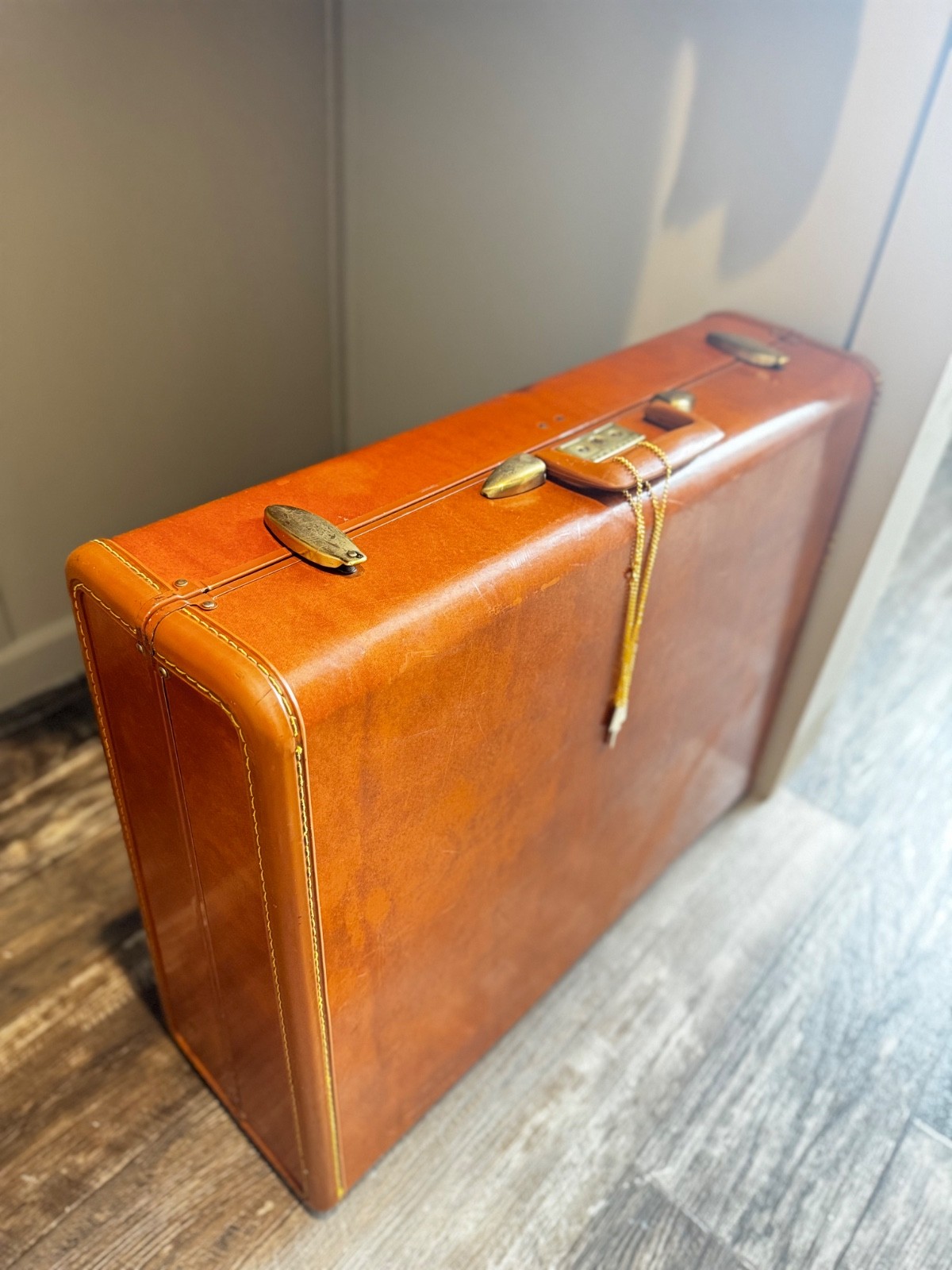 Vintage 1950’s Samsonite Brown Faux Leather Hard Shell Luggage With Key