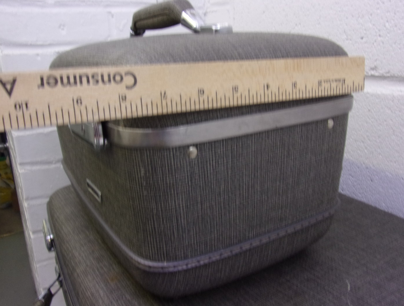 (2) Vintage American Tourister Tri-Taper train cases with textured exterior.