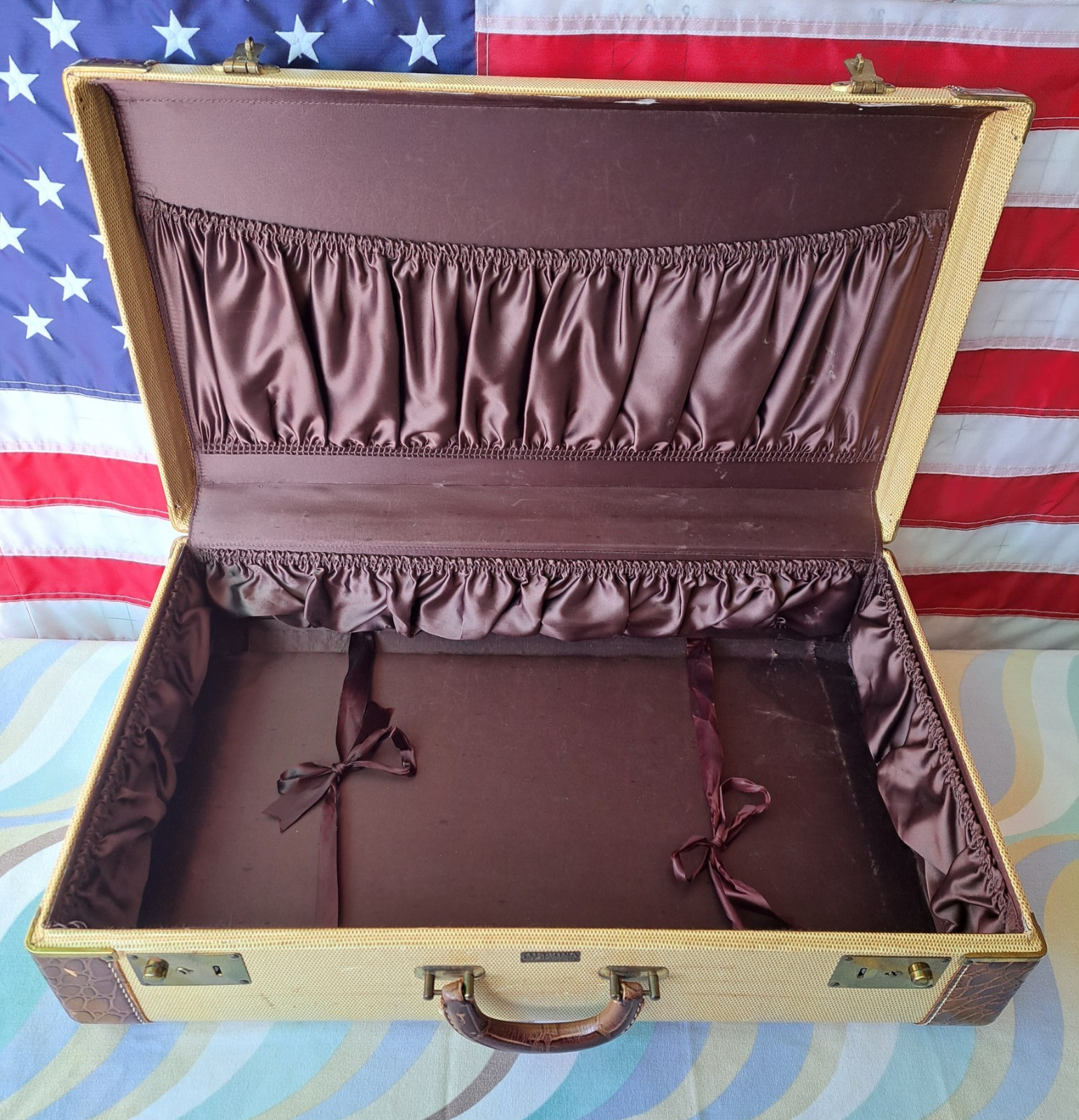 Vintage Air King Gold Tweed 24″ Suitcase Brown Embossed Alligator Leather