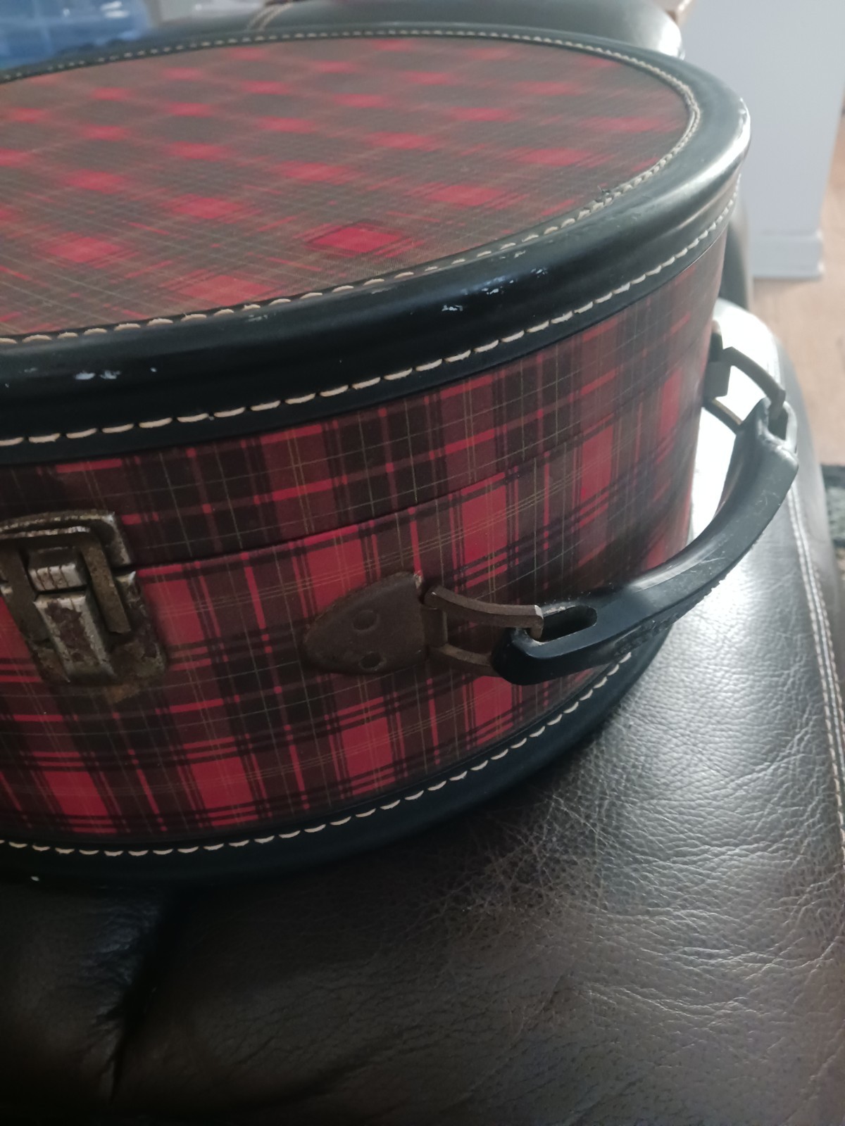 RARE Vintage Plaid Hat Box Train Case Luggage SINGER First Award Tartan