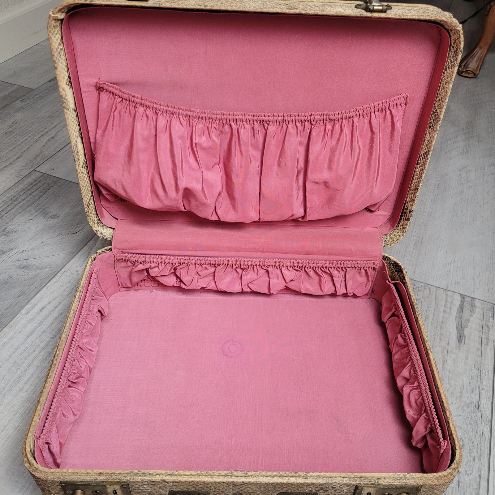Vintage Skyway Luggage Faux Alligator 3 Piece Matching Set Mid-Century Travel