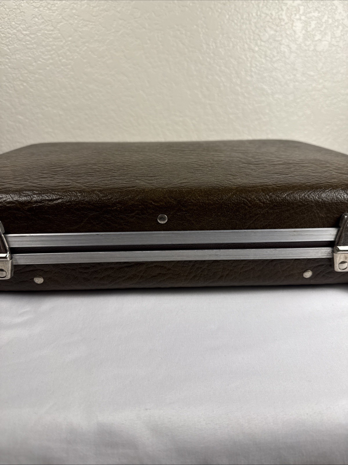 American Tourister Hard Shell Briefcase Case Brown USA Unlocked No Key