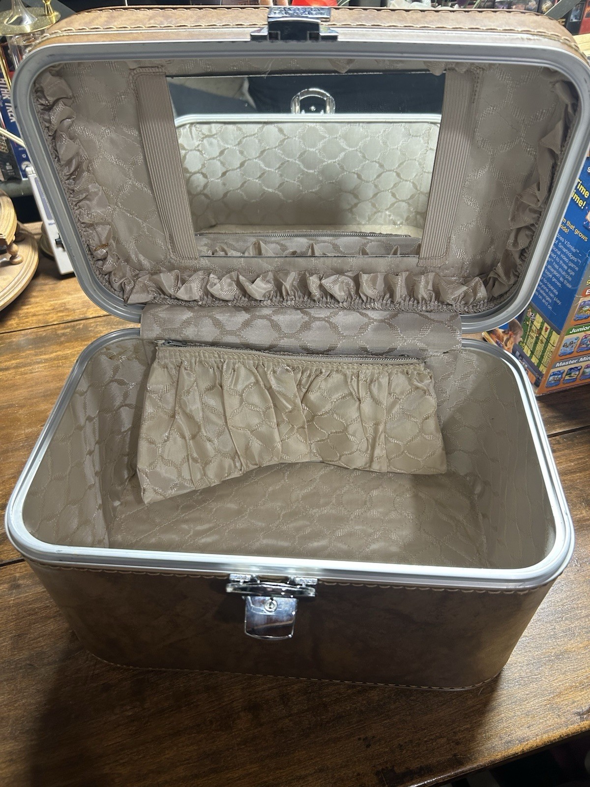 Vintage Amelia Earhart Brown Train Case Travel Luggage & Overnight Bag w/Box