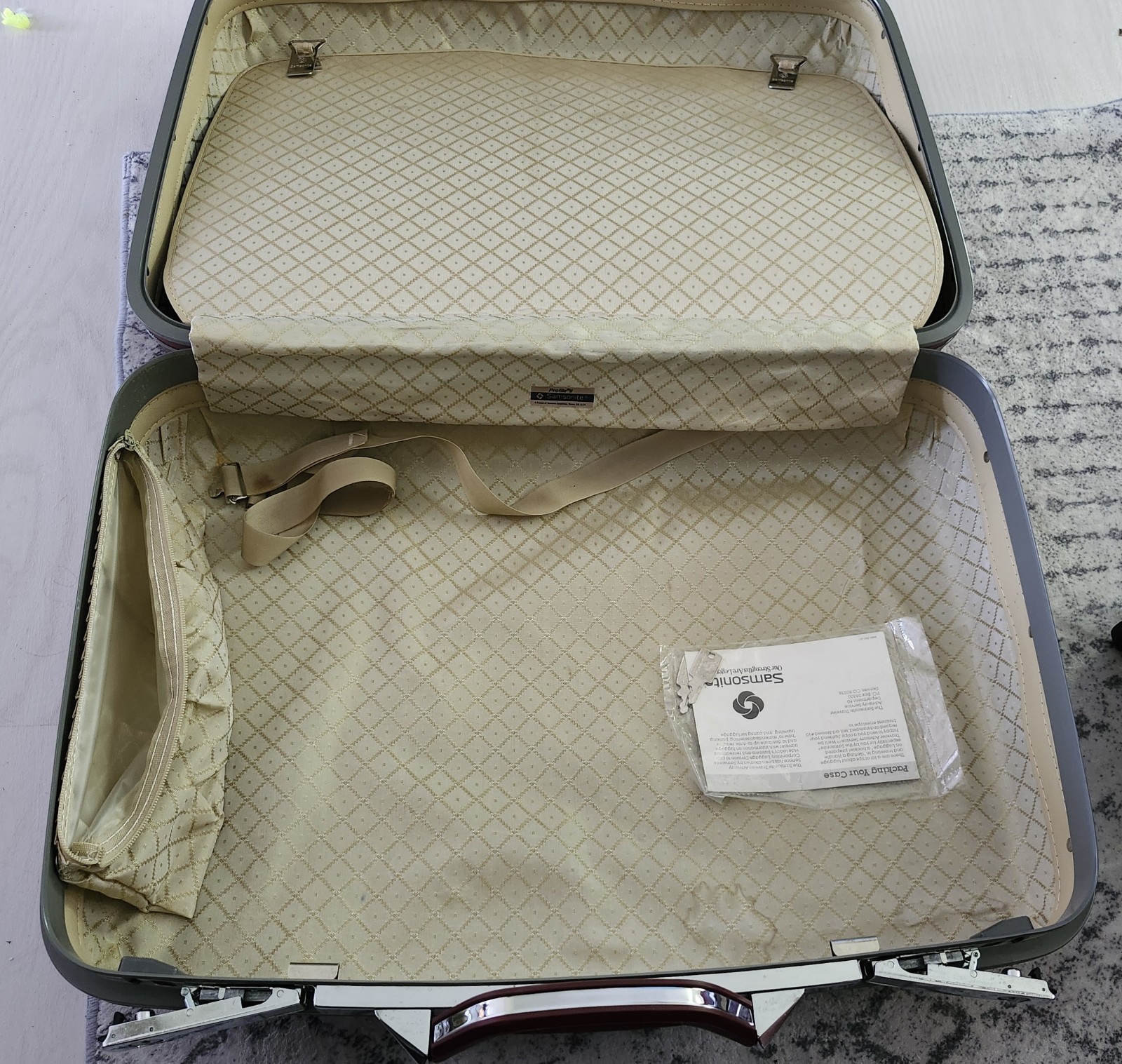 Vintage Samsonite Sentry Maroon Hard Case SEE DESCRIPTION. Paperwork & Keys