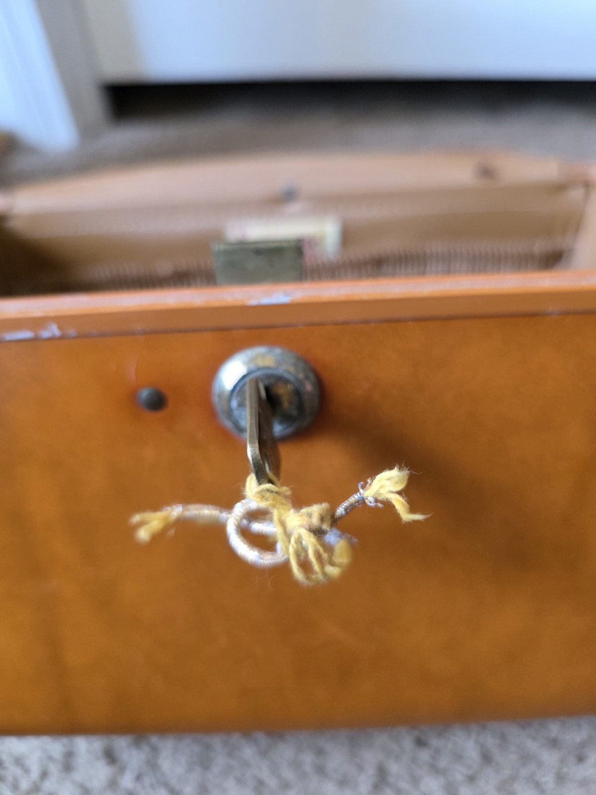 Vintage Samsonite Train Luggage W/Key Style 4612