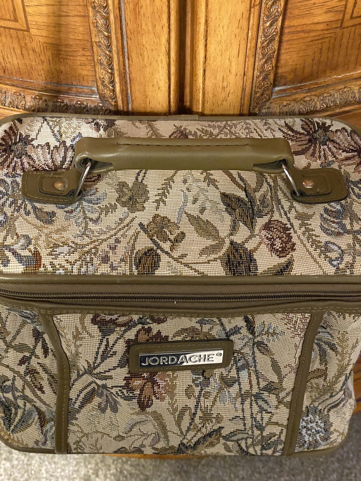 Vintage 1980s JORDACHE Floral TAPESTRY Soft Sided Makeup TRAIN TRAVEL BAG
