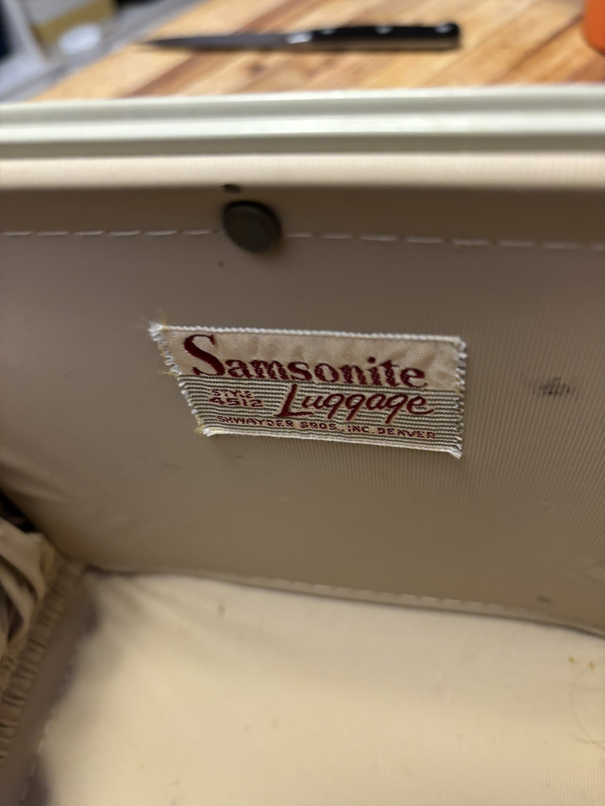 1960s Samsonite Shwayder Bros style 4512 Beige Marbled Cosmetic Train Hardcase