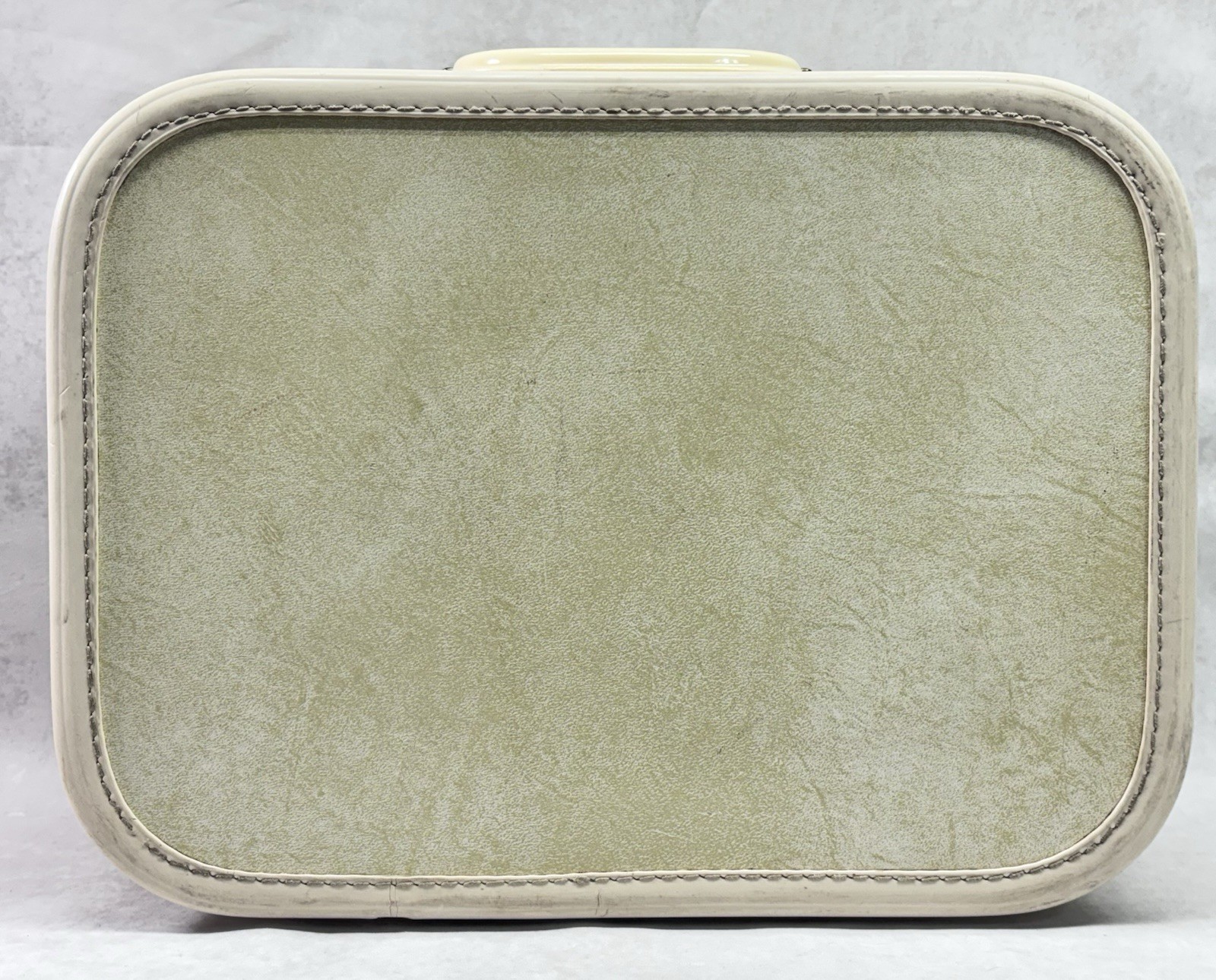 Vintage Durite Amazon Train Case Cream with Purple Satin Interior Mid Century