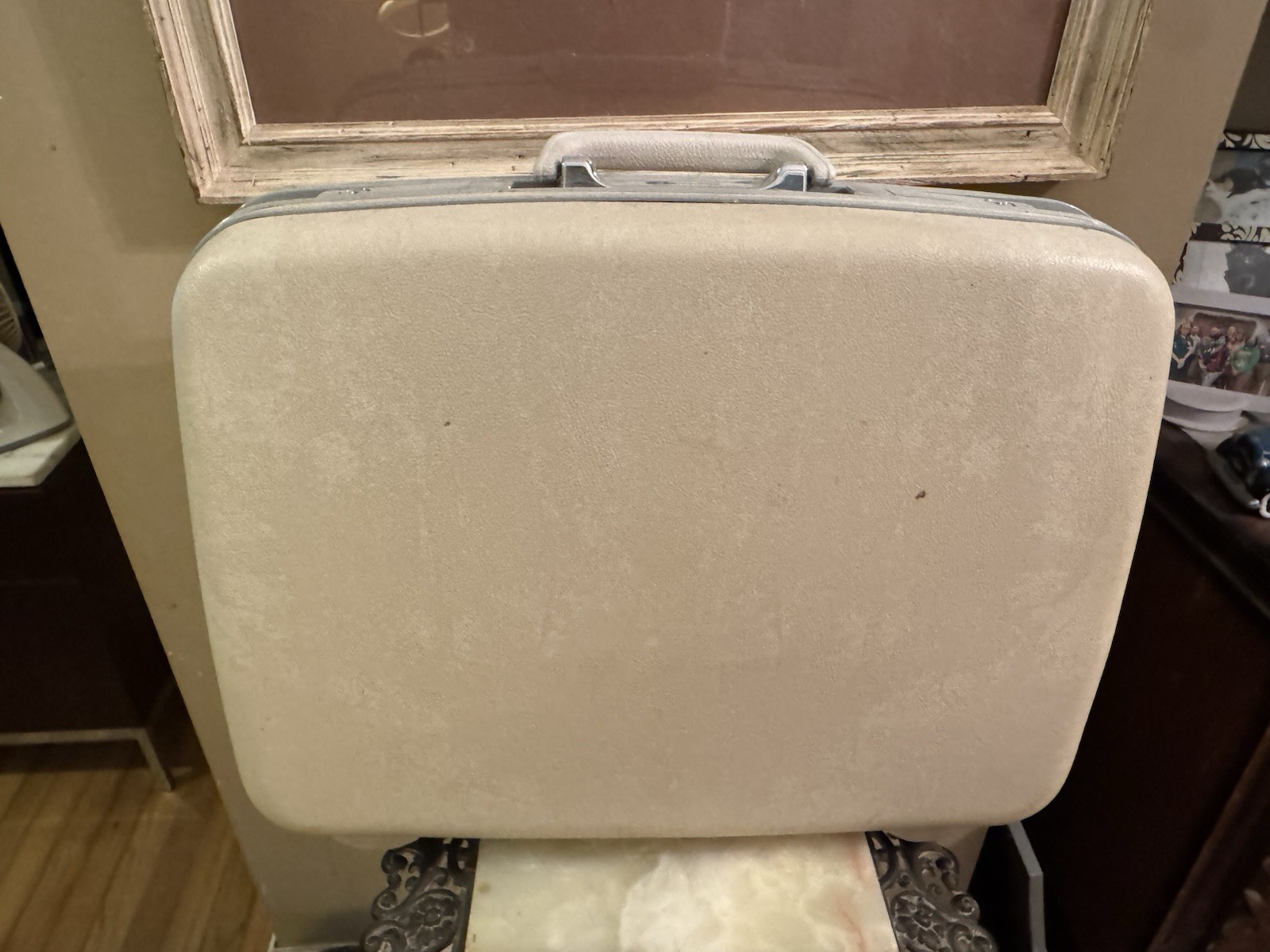 Vintage Samsonite Silhouette Suitcase White Hard Shell Luggage 20” x 16” x 7”