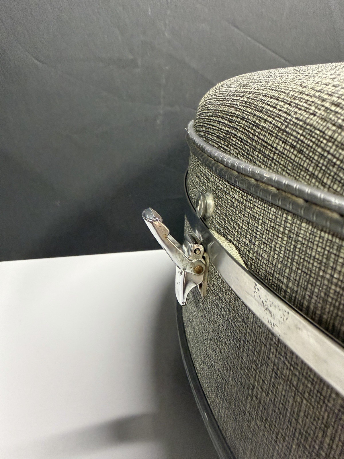 VTG American Tourister Tiara Round Travel Luggage Hat Suitcase Gray Tweed 19”