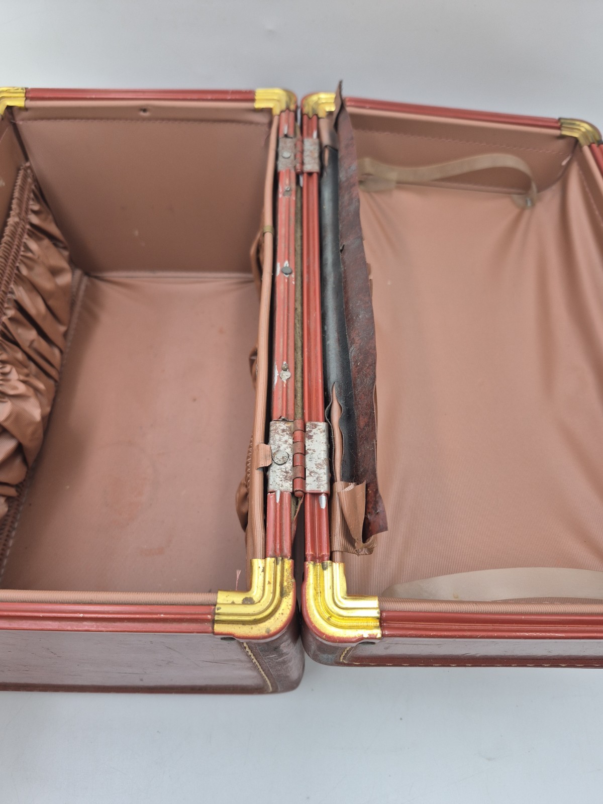 Vintage Samsonite Schwayder TRAIN CASE Streamlite 4612 Brown Luggage No Key