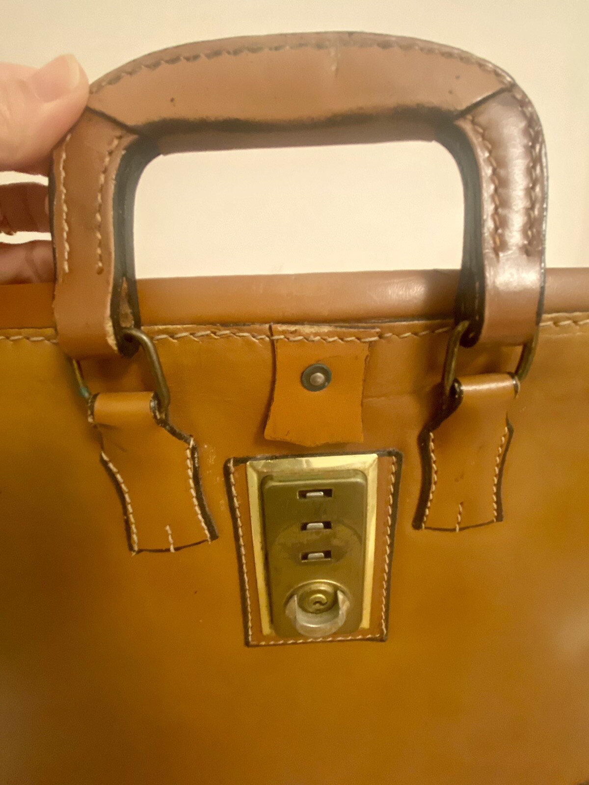 Vintage Lion Leather Products Genuine Top Grain Cowhide Leather Briefcase