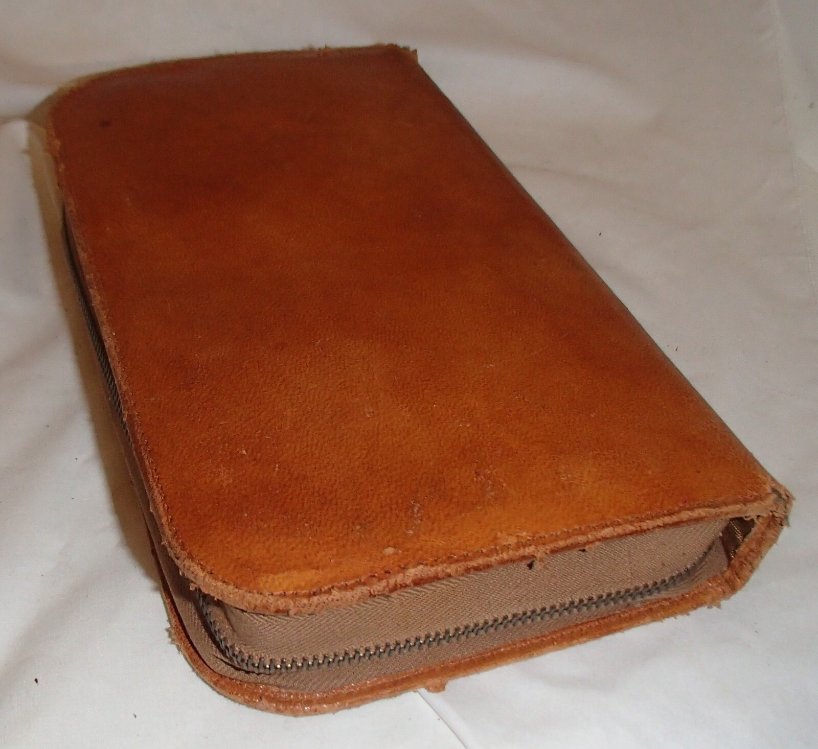 Vintage Leather Zipped Bathroom/Toiletries Travel Case w/Chrome Accessories
