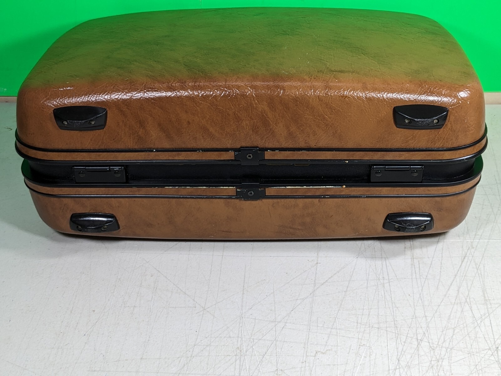 VINTAGE SAMSONITE CARRY PAK 46 BROWN HARDSHELL LUGGAGE Approximately 20x14x7