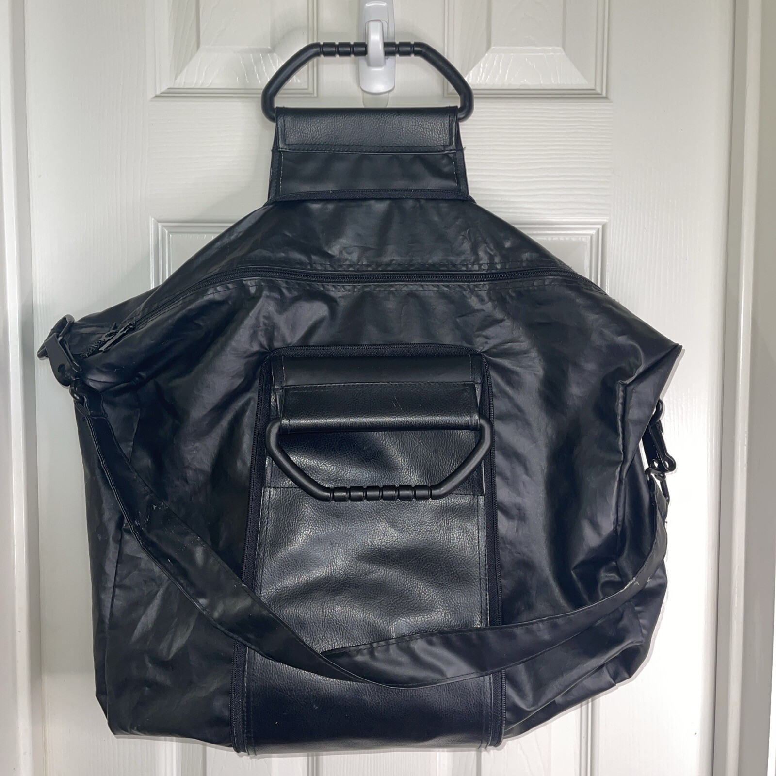 TOTES Vintage 1994 On The Move Messenger Bag Over Nighter Style. Expandable.