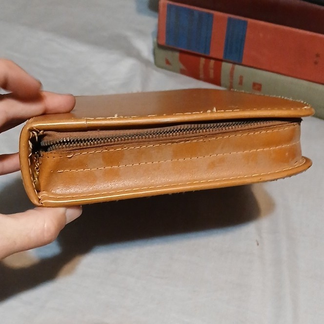 True Vintage 1950s Brown Leather Hard Zippered Vanity Case, Extra Compartments