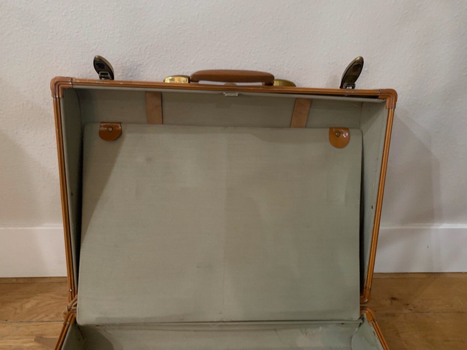 VINTAGE SUITCASE, Samsonite luggage, Travel Bag, Overnight bag, leather suitcase