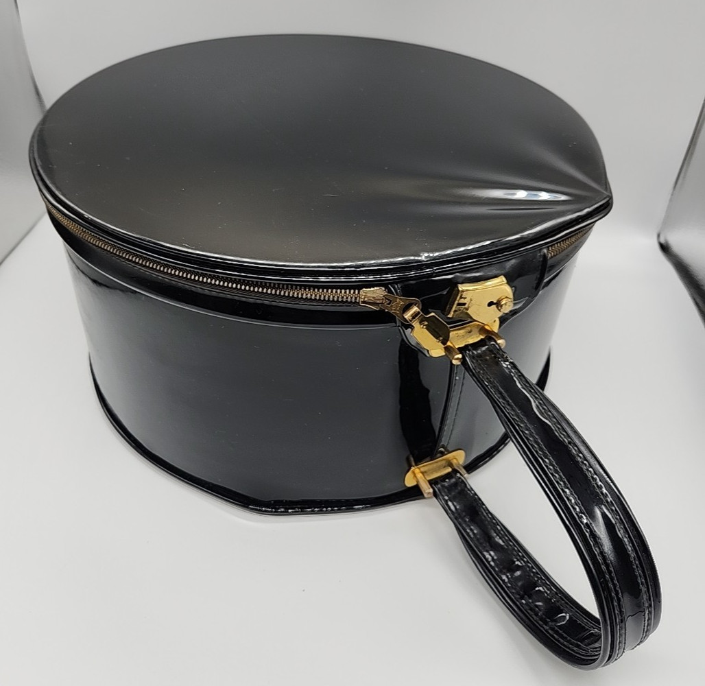 Vintage Lark Droutman NY Round Black Hat Box Train Luggage Plaid Interior