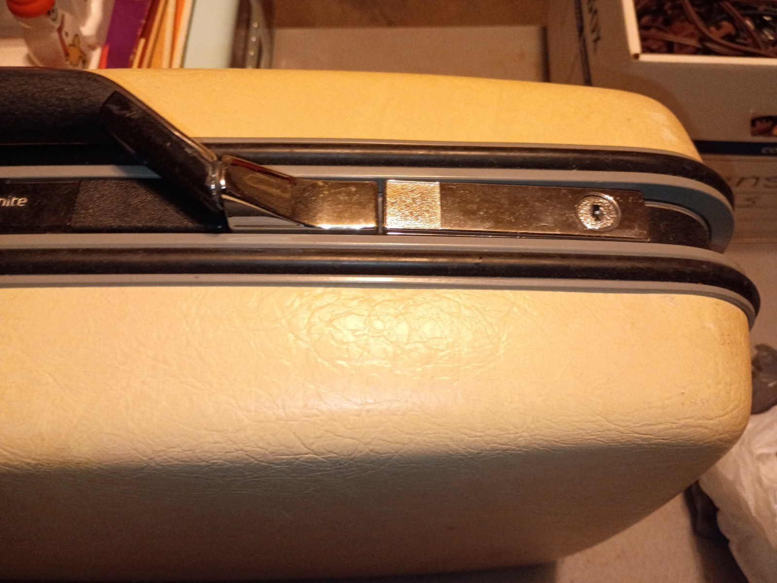 Vintage Samsonite Silhouette White Hard Shell Luggage 20” x 16” x 7”