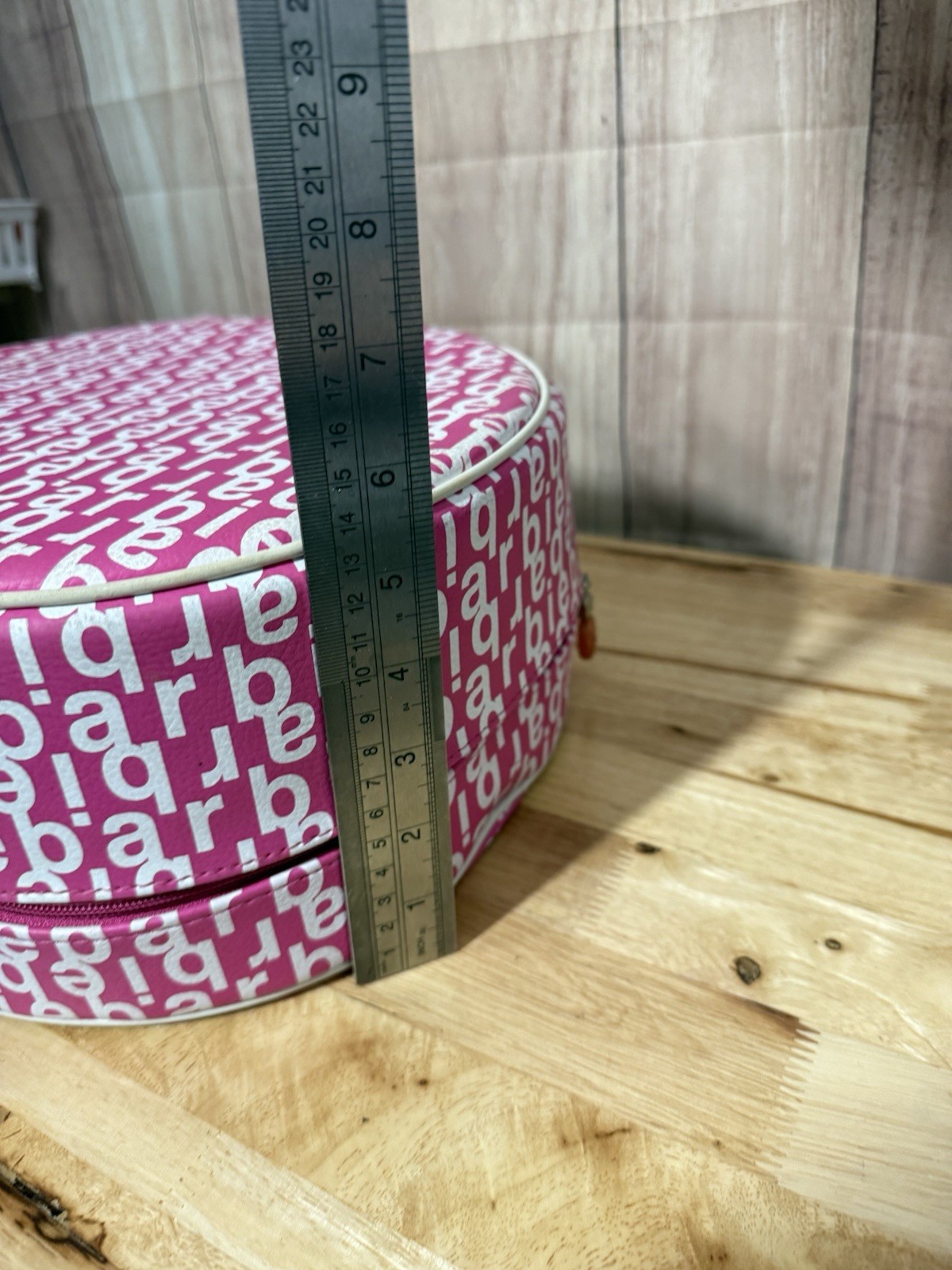 ’03 Barbie Train Case w/ Mirror All Over Print Round Zipper Pink White 12x10x5”