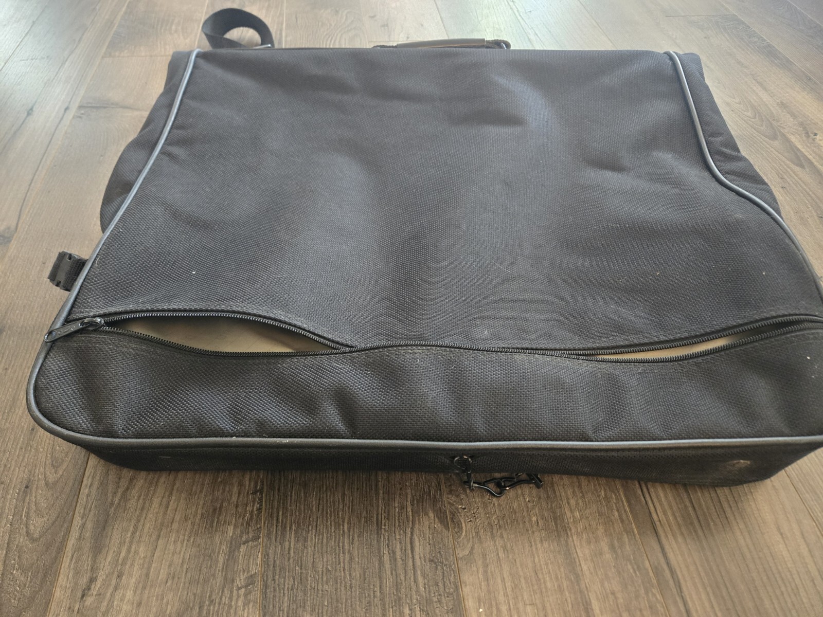Vintage Atlantic Black Seahorse Hanging Garment Bag Heavy Duty Bi-Fold Luggage