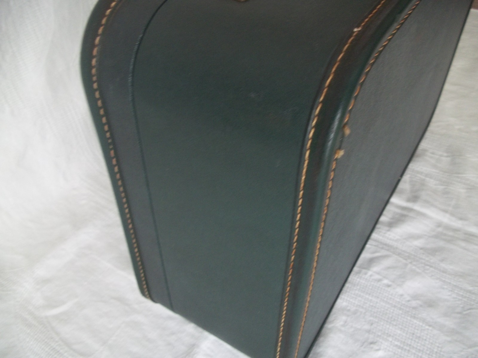 VINTAGE Dark Green 21″Carry On Luggage With Key